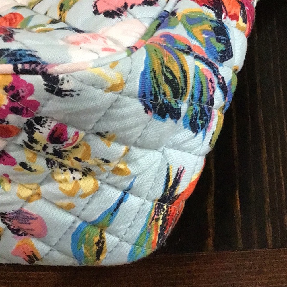 Gorgeous Vera Bradley crescent bag/with matching coin purse - Picture 6 of 10
